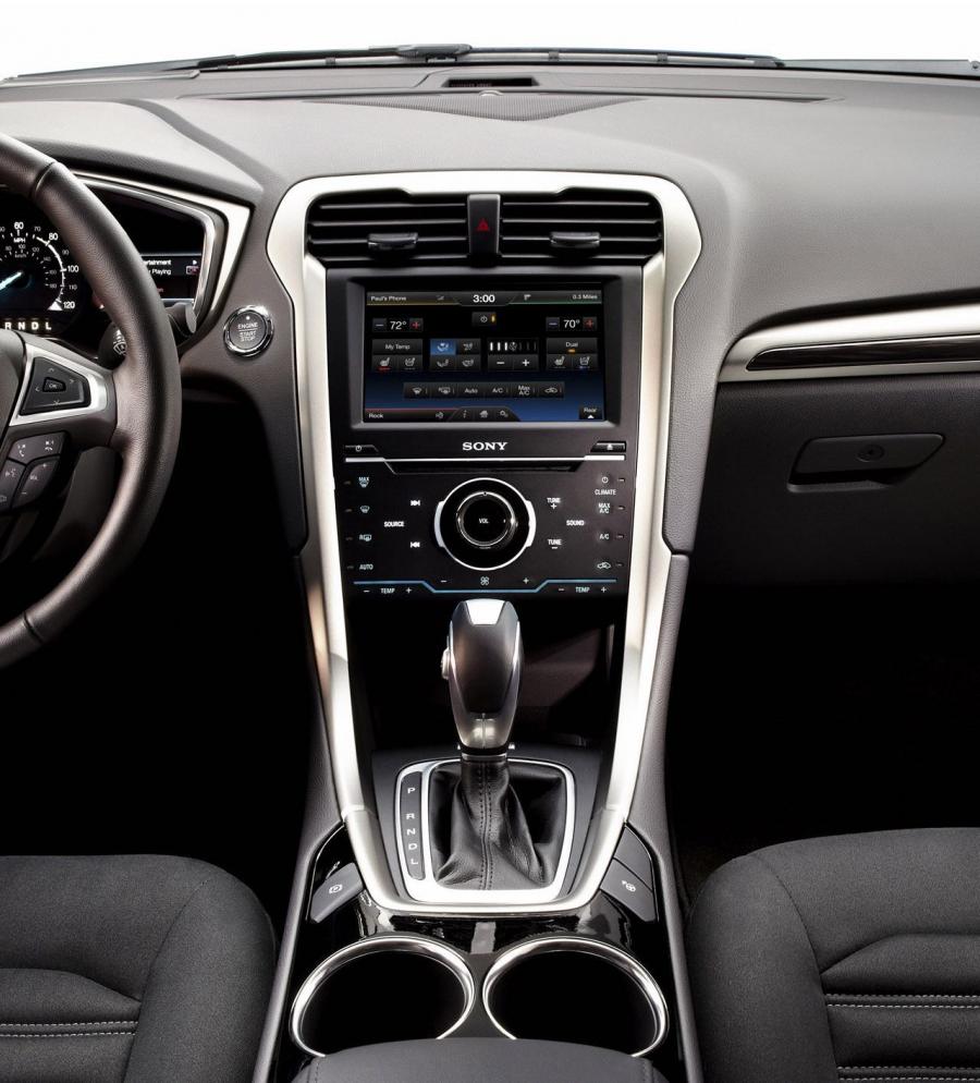  Ford Fusion Hybrid Titanium 2013 года  (фото 15 из 22)